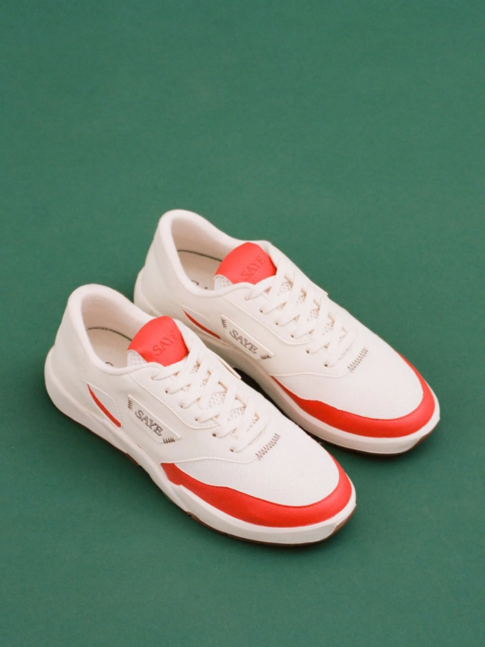 Modelo '95 trainer in red